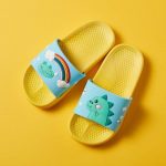 Chaussons Dinosaure Arc en Ciel jaune